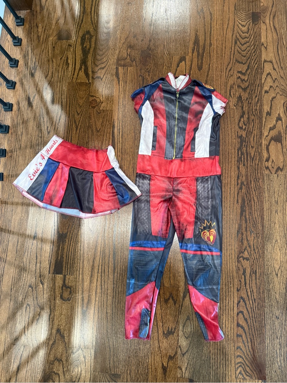 Descendants 3- Evie Costume - Picture 1 of 3